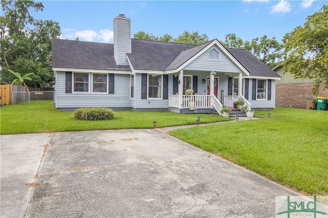 single story home featuring a front yard and a porch