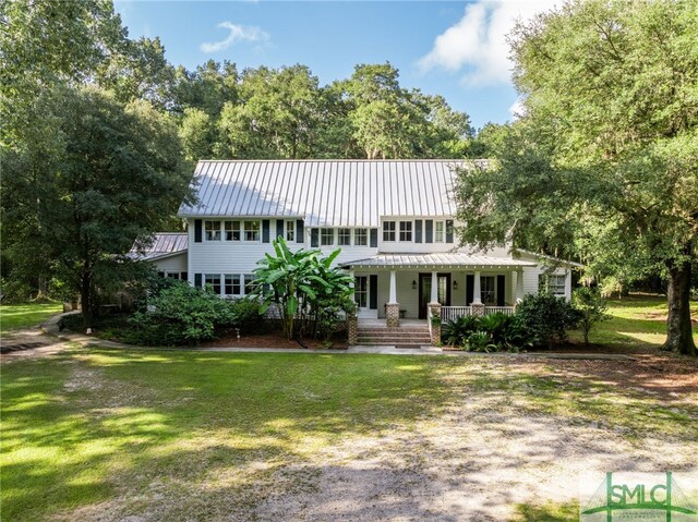 view of front of home featuring covered porch and a front lawn