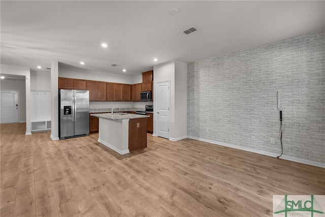 kitchen featuring a sink, visible vents, appliances with stainless steel finishes, and light wood-style flooring