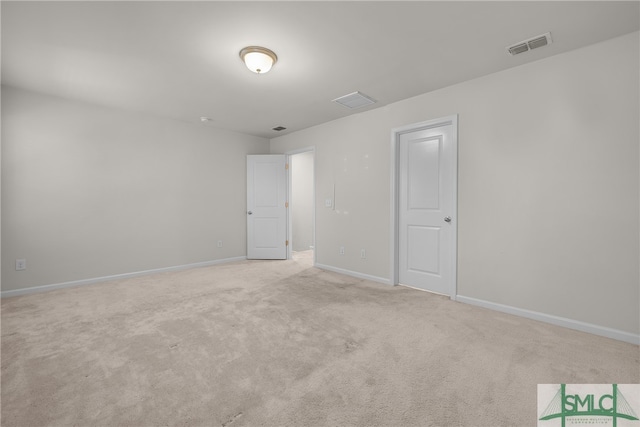 empty room featuring baseboards, visible vents, and carpet floors