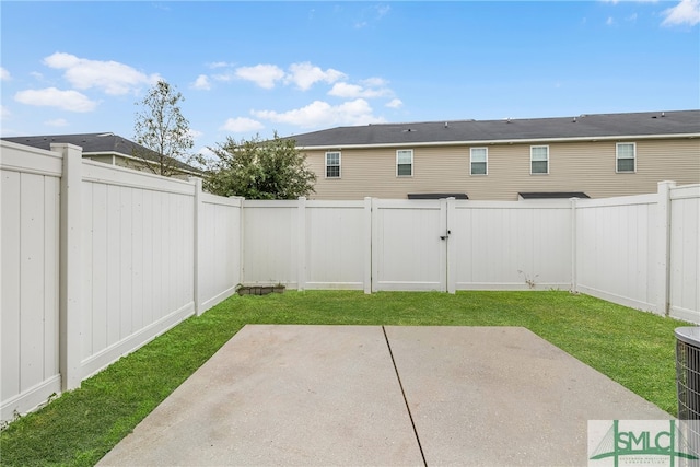 view of yard with a patio area