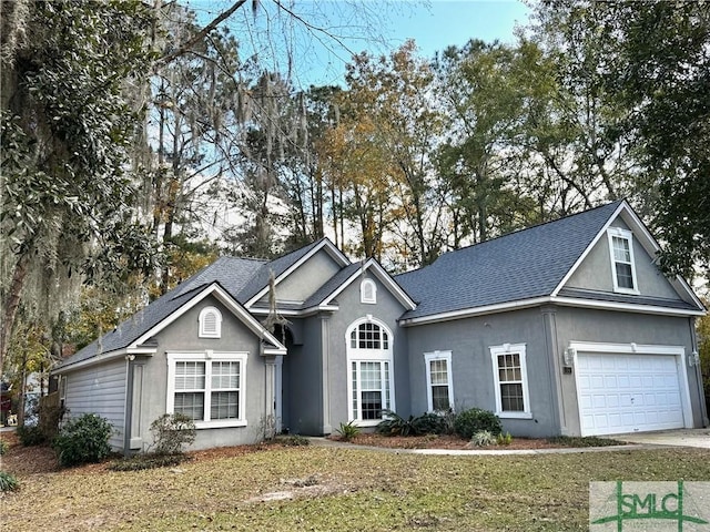 view of front of house featuring a garage and a front yard