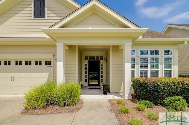 entrance to property with a shingled roof