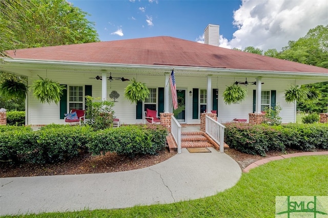 view of front of home with covered porch and ceiling fan