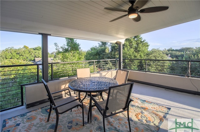 balcony featuring ceiling fan