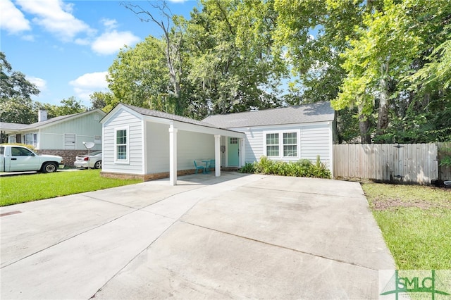 single story home with a front yard