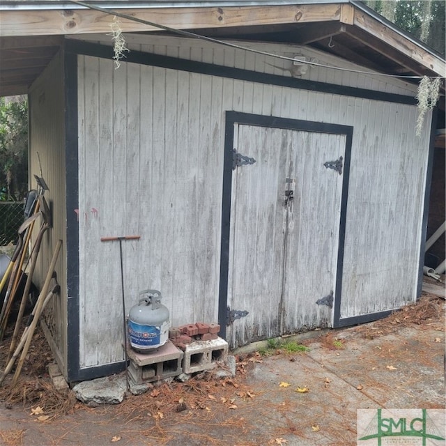 view of outbuilding