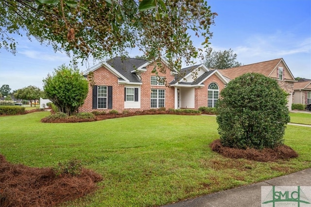 view of front of home featuring a front lawn