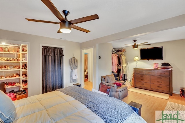 bedroom with light wood-type flooring, a closet, and ceiling fan