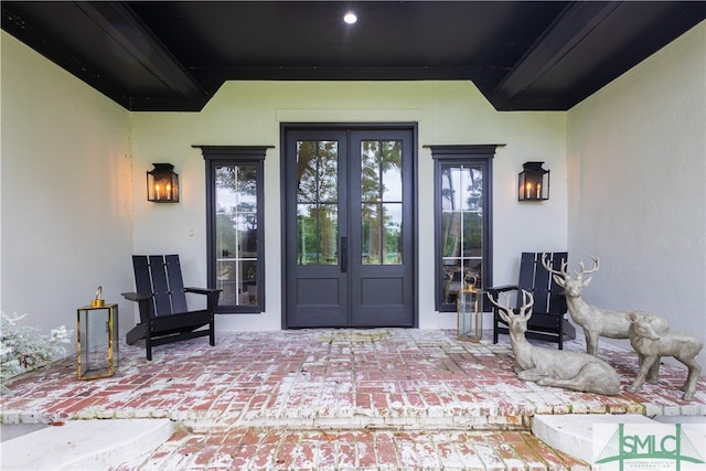 view of exterior entry with stucco siding