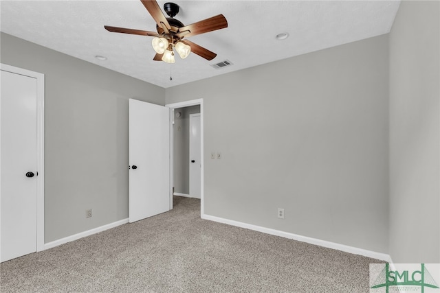 empty room with carpet and ceiling fan