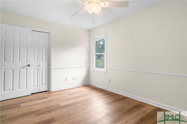 unfurnished bedroom with a textured ceiling, ceiling fan, a closet, and light hardwood / wood-style floors