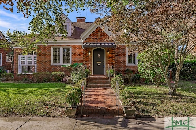 view of front of home with a front lawn