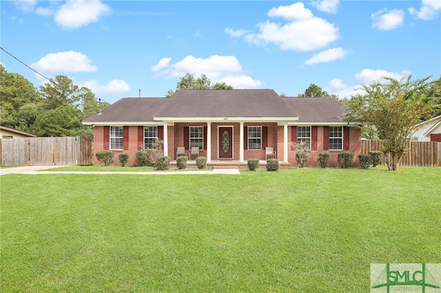 ranch-style home featuring a front lawn