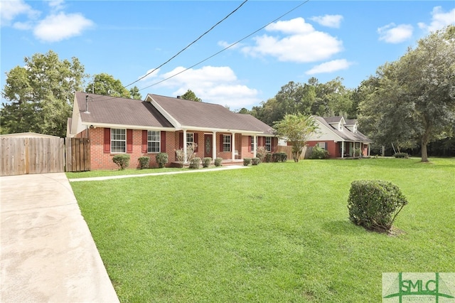 view of front facade featuring a front yard