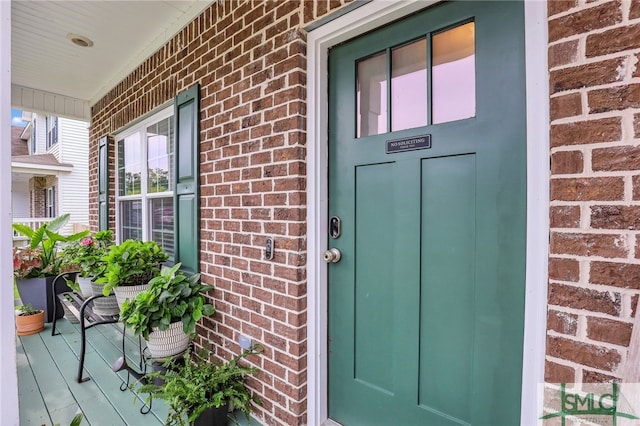 property entrance featuring a porch