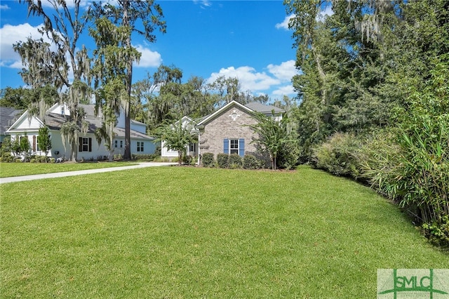 view of front of home with a front lawn