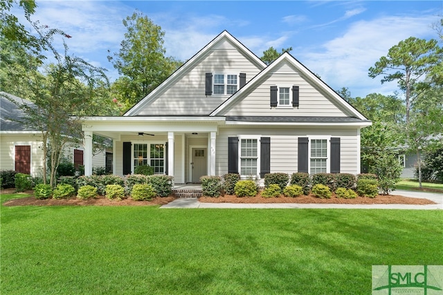 view of front of home with a front lawn and ceiling fan