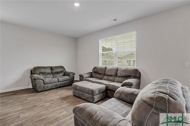 living area with visible vents, recessed lighting, baseboards, and wood finished floors