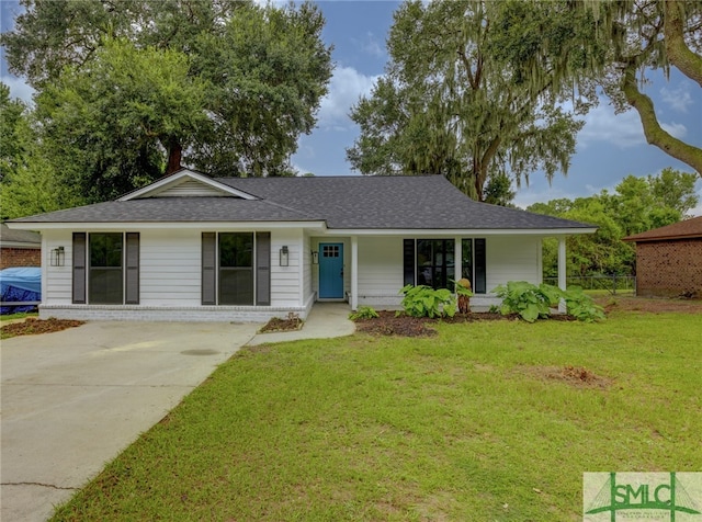 ranch-style home featuring a porch and a front yard