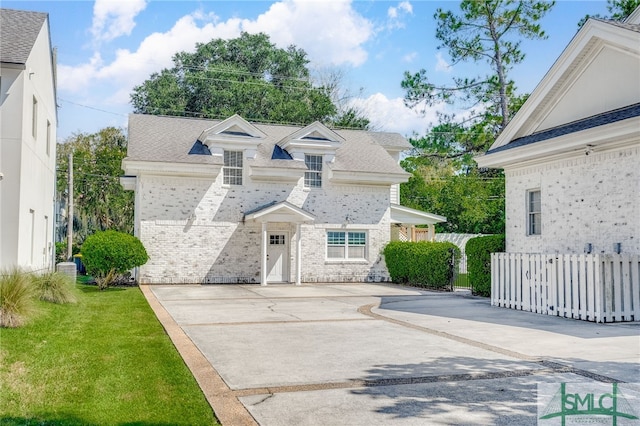 view of front of property with a front lawn