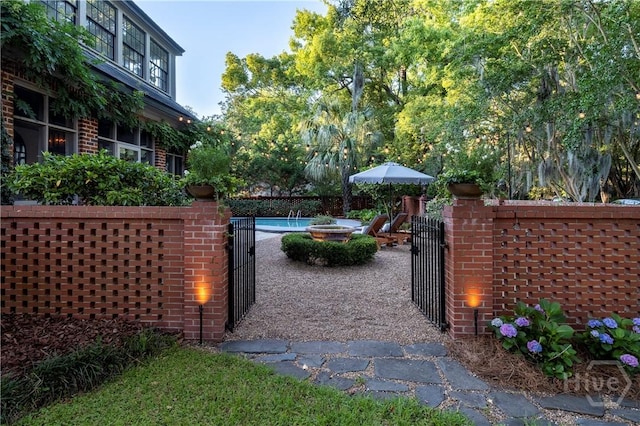 56 E 54th St, Savannah, GA 31405 - view of gate
