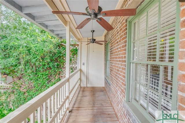 balcony featuring ceiling fan