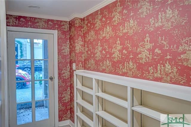 entryway featuring ornamental molding