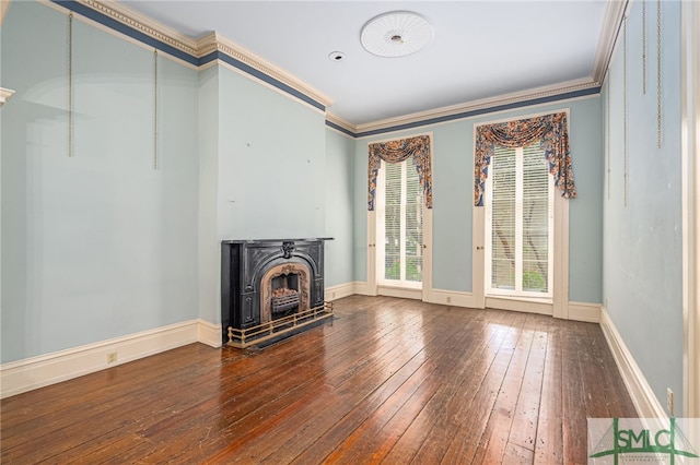 115 W Gordon St, Savannah, GA 31401 - unfurnished living room featuring crown molding, hardwood / wood-style floors, and baseboards