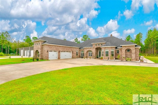 view of front of home with a front yard and a garage