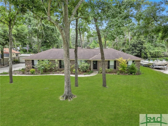 single story home featuring a front lawn