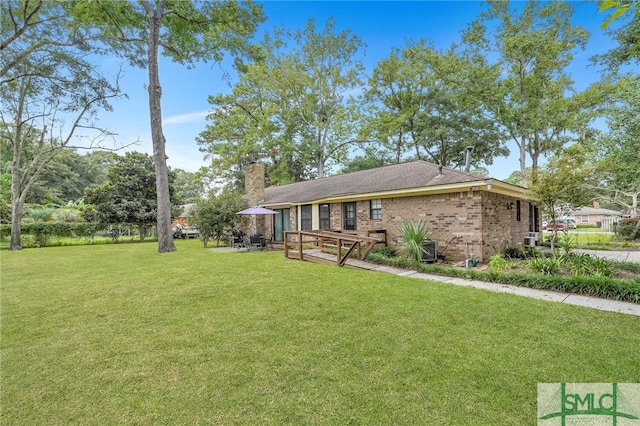 view of front of home with a front lawn