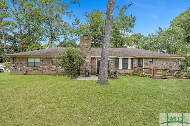 view of front of home with a front yard and a patio