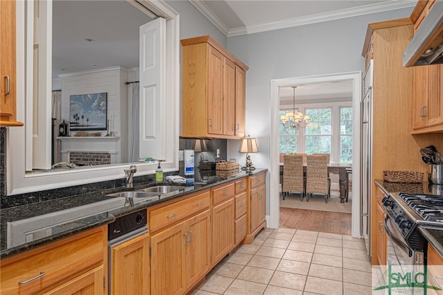 kitchen with a chandelier, light hardwood / wood-style flooring, ornamental molding, sink, and extractor fan