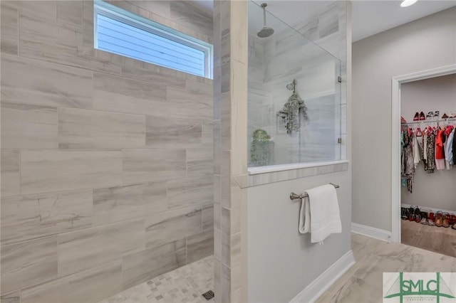 bathroom featuring a tile shower