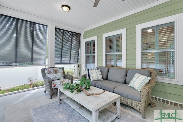 sunroom with ceiling fan