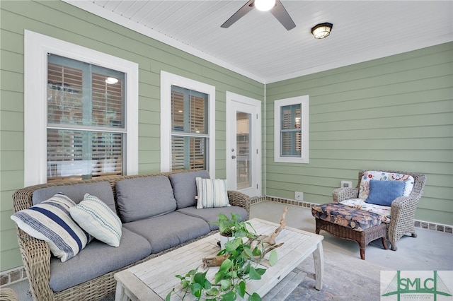 sunroom with ceiling fan