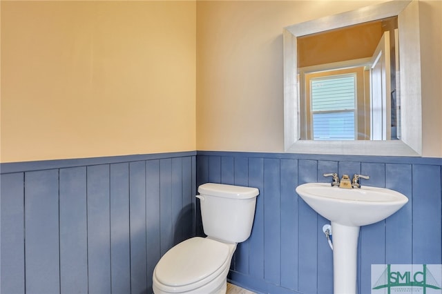 bathroom featuring sink and toilet