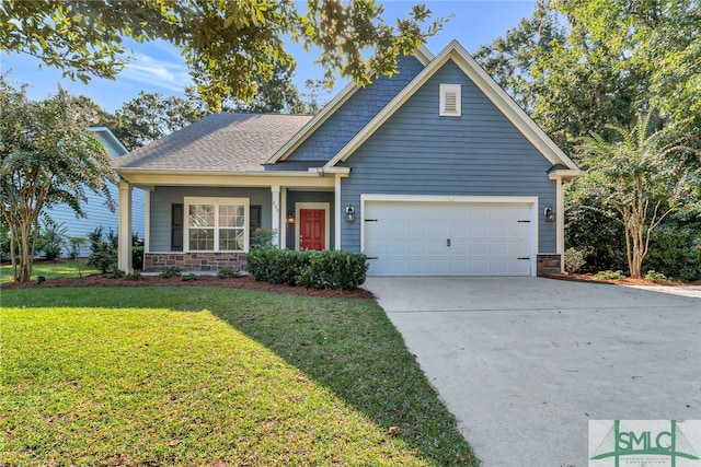 view of front of property with a front yard