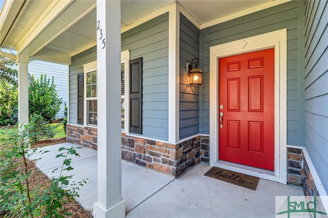 entrance to property featuring a porch