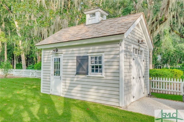 view of outbuilding with a yard