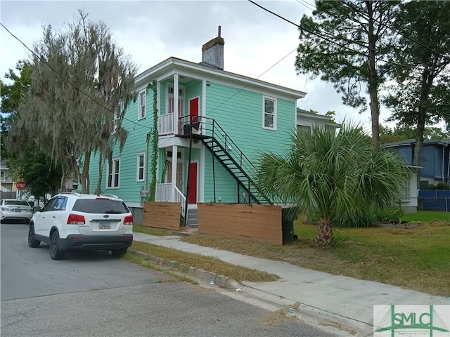 view of front facade featuring a balcony