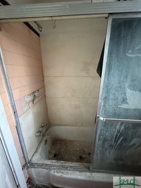 bathroom with shower / bathtub combination