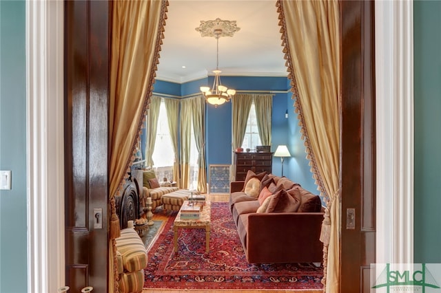 living area featuring ornamental molding and a notable chandelier