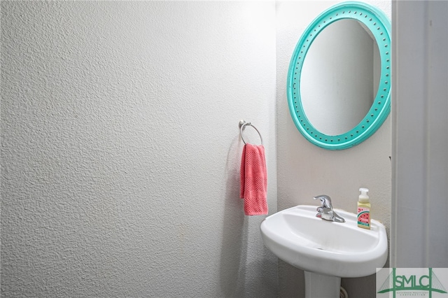 bathroom with sink