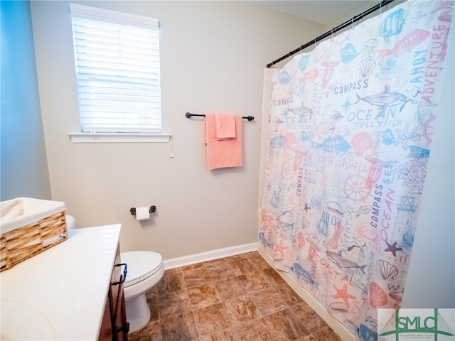 bathroom with a shower with curtain, vanity, and toilet