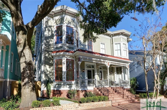 italianate home featuring a porch