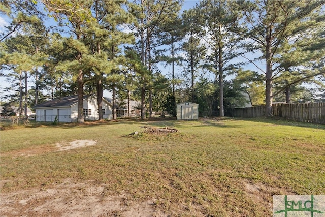 view of yard with a shed