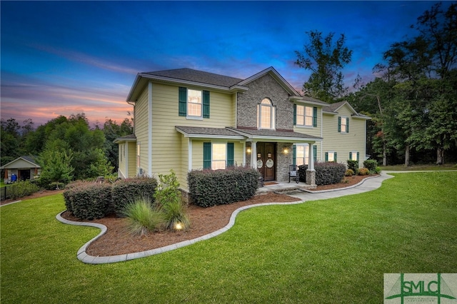 view of front of home featuring a lawn