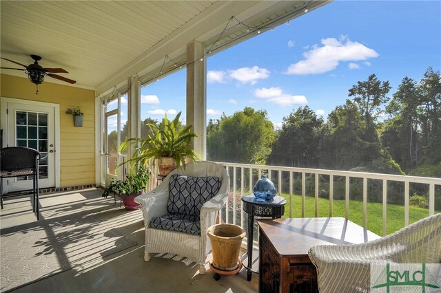 sunroom / solarium with ceiling fan